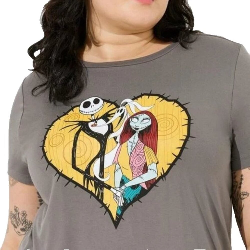 ❤️NWT TORRID TEE - NIGHTMARE BEFORE CHRISTMAS JACK & SALLY SUPER SOFT - Picture 1 of 13